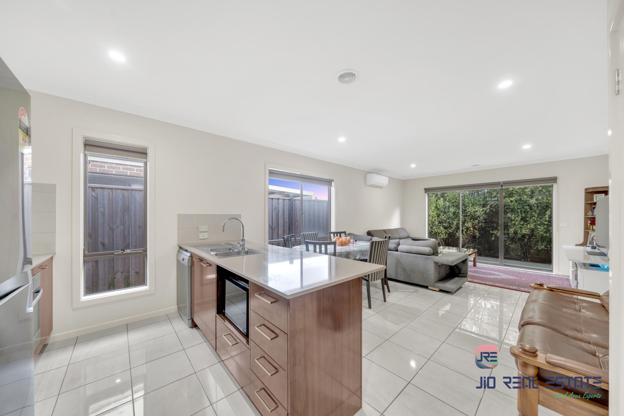 12 Edgware Street, Thornhill Park VIC