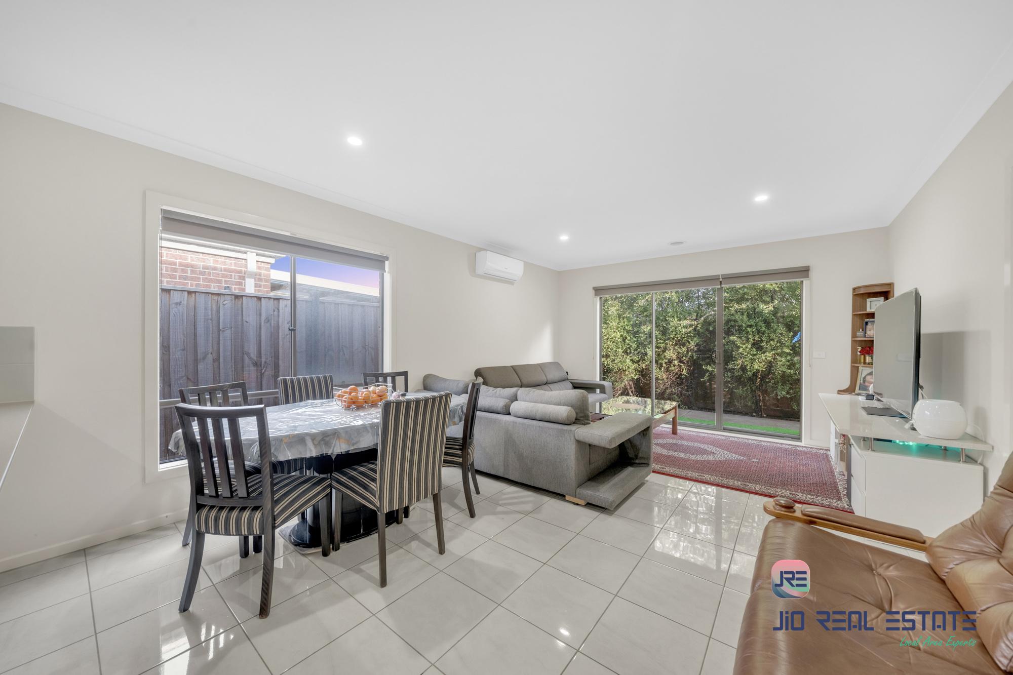 12 Edgware Street, Thornhill Park VIC