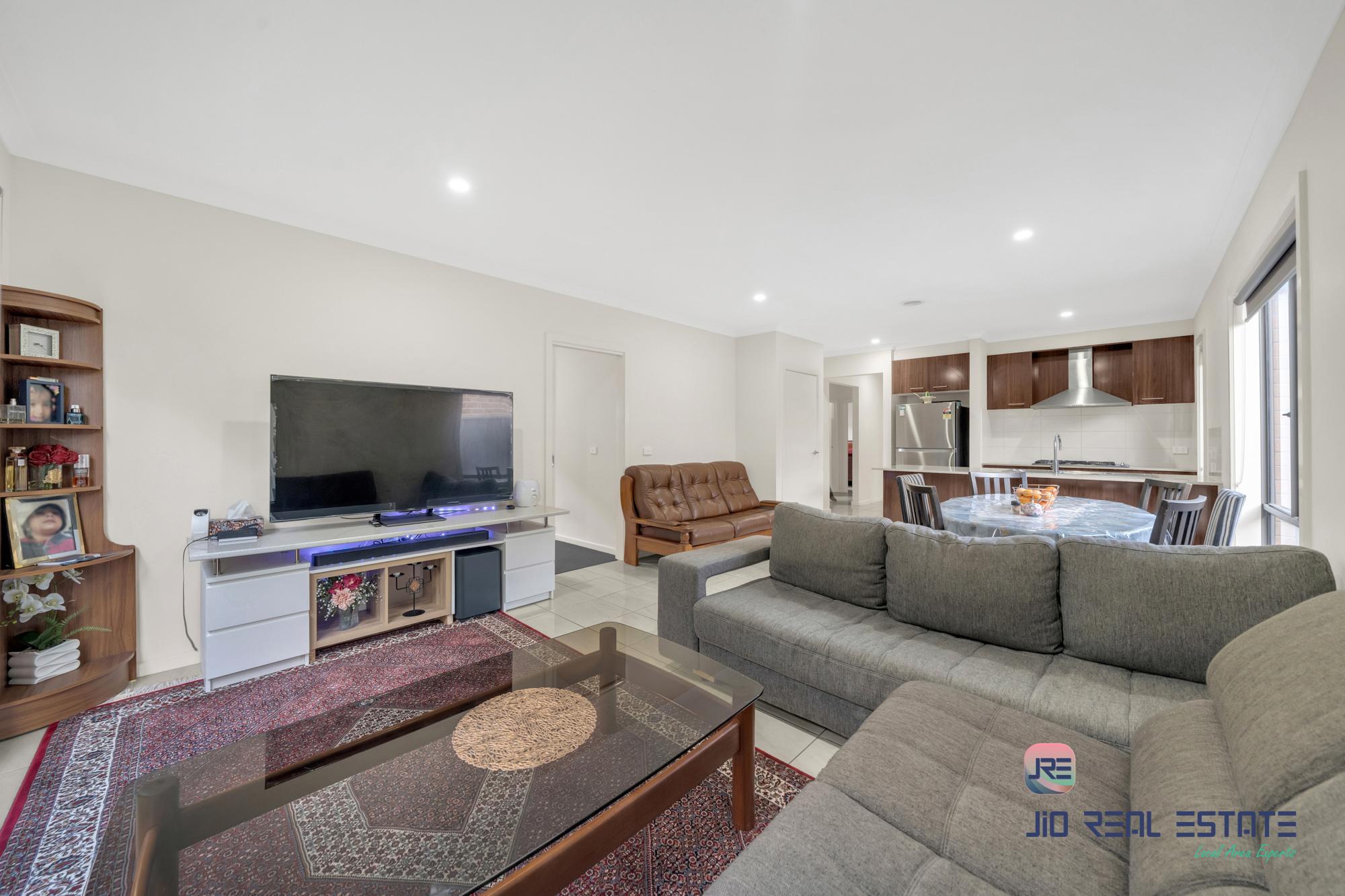 12 Edgware Street, Thornhill Park VIC