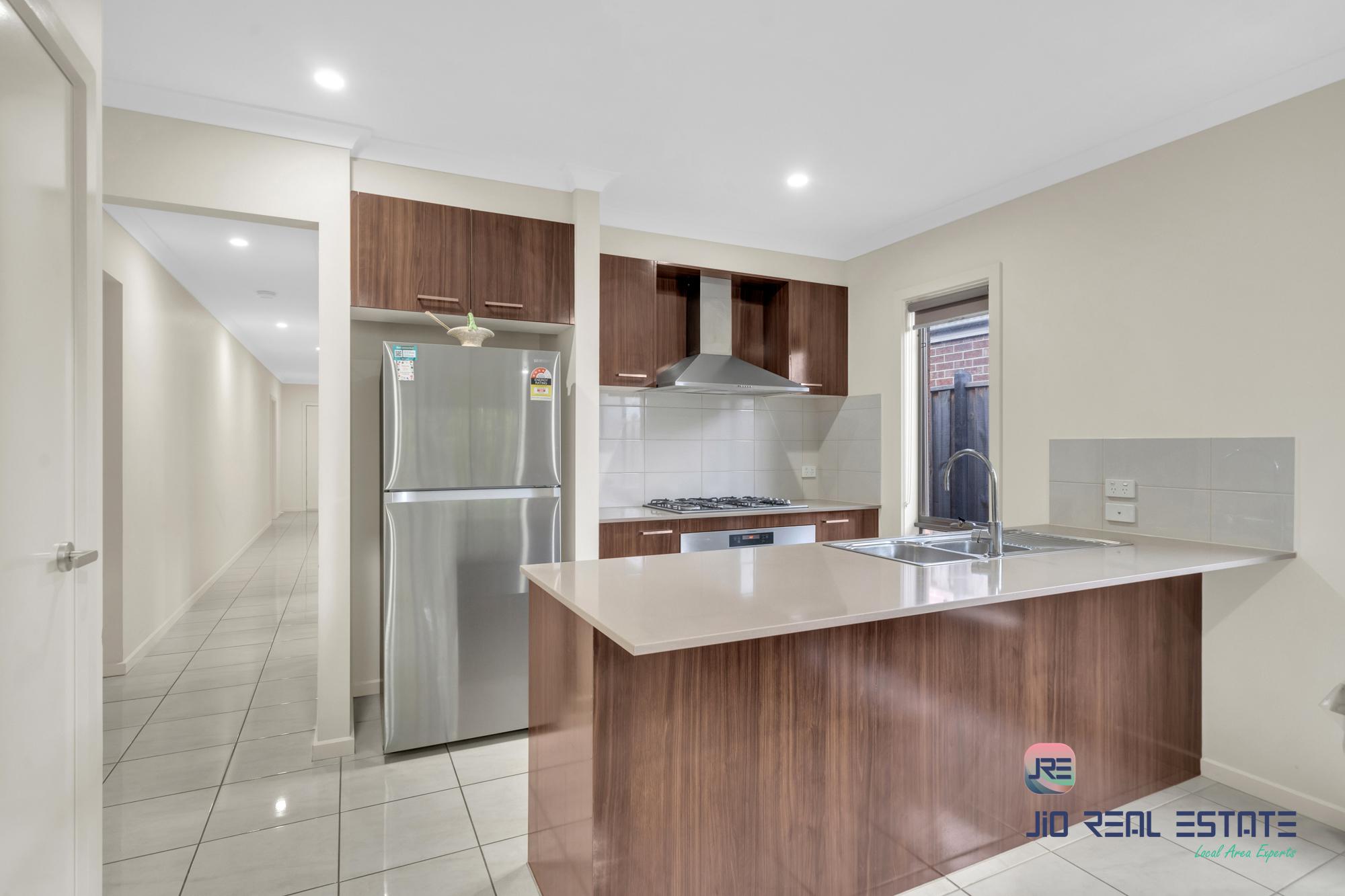 12 Edgware Street, Thornhill Park VIC