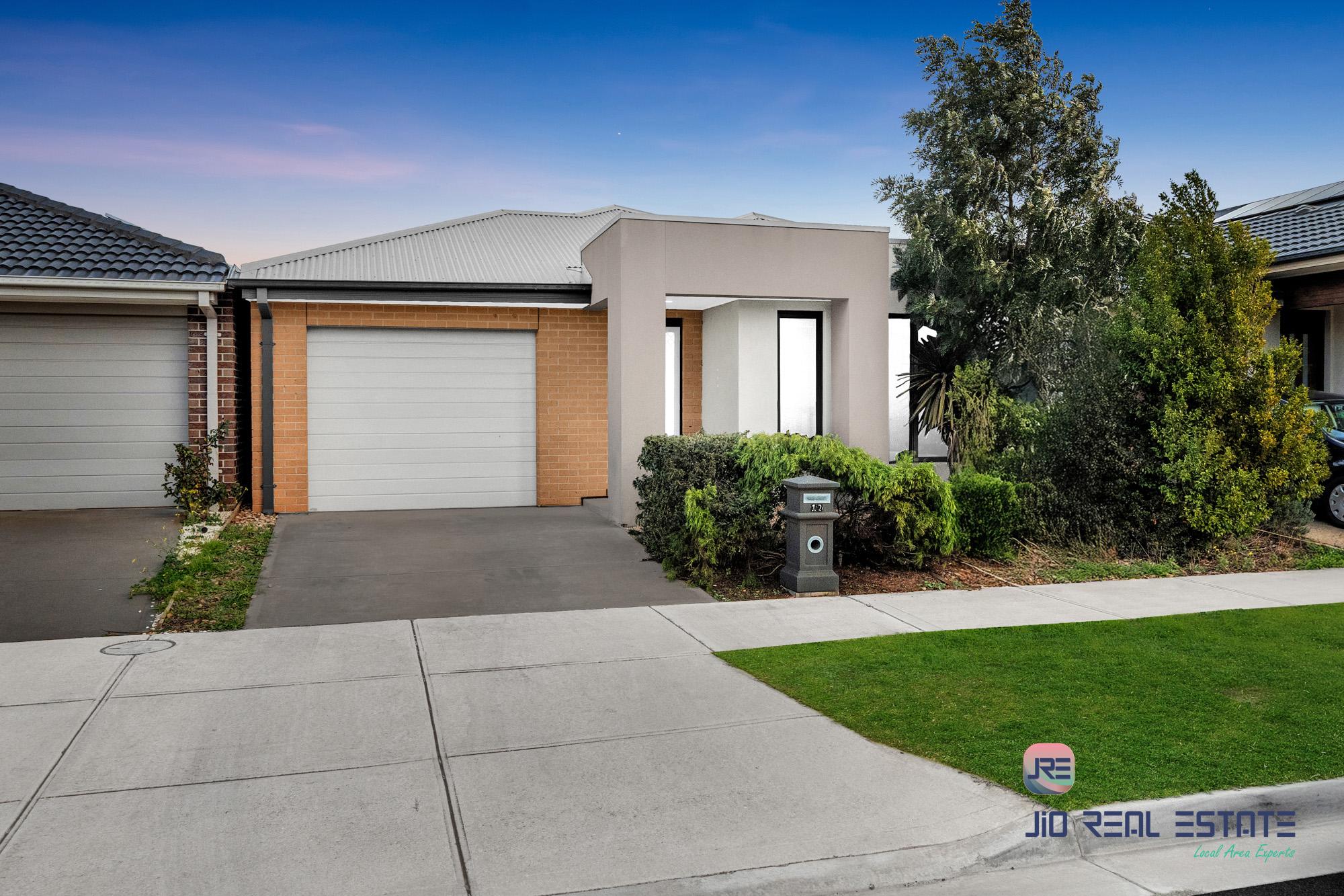 12 Edgware Street, Thornhill Park VIC