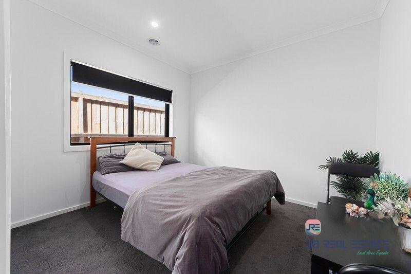 12 Jiren Street, Thornhill Park VIC