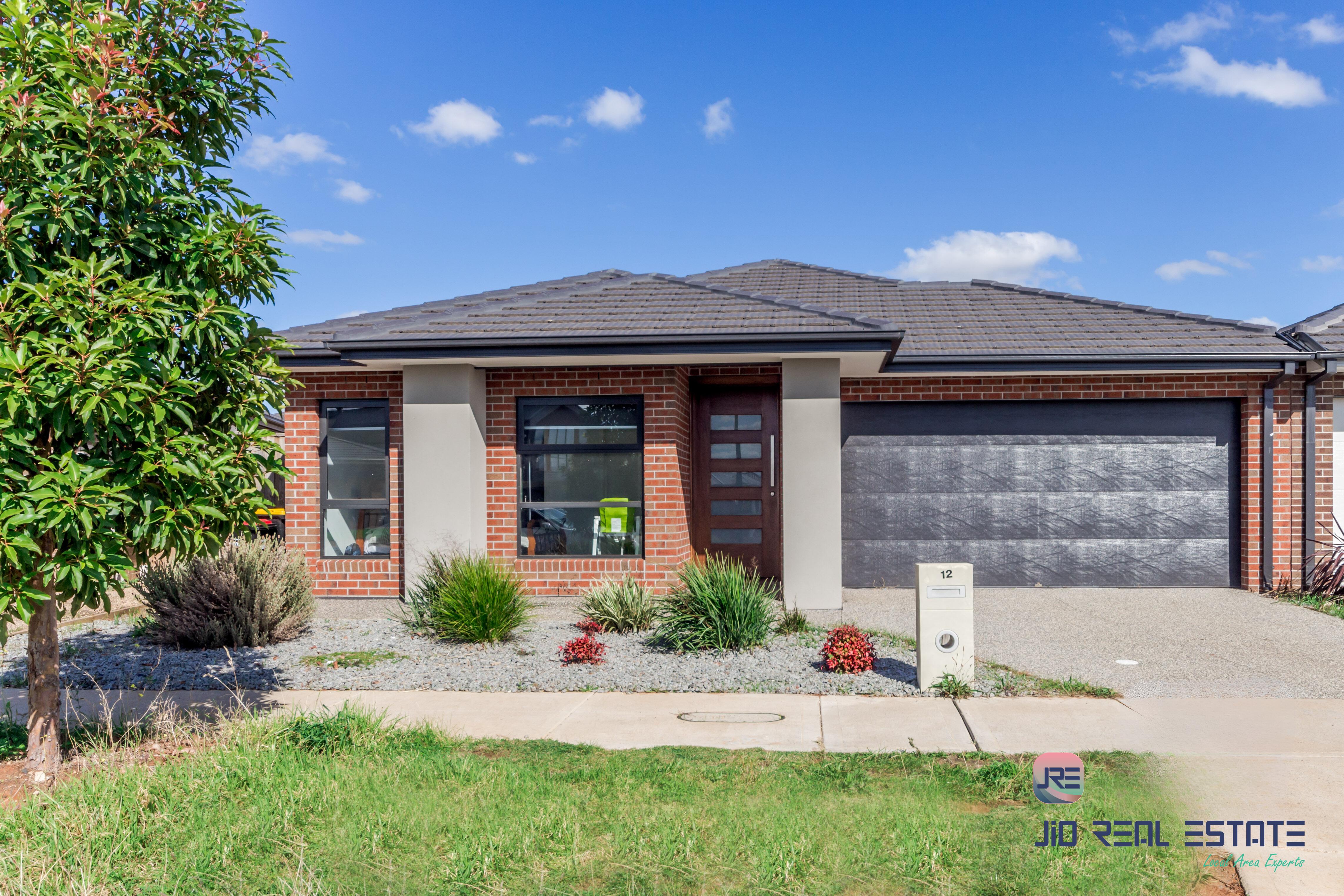 12 Jiren Street, Thornhill Park VIC