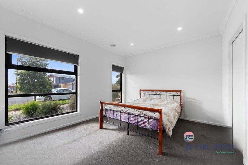 12 Jiren Street, Thornhill Park VIC