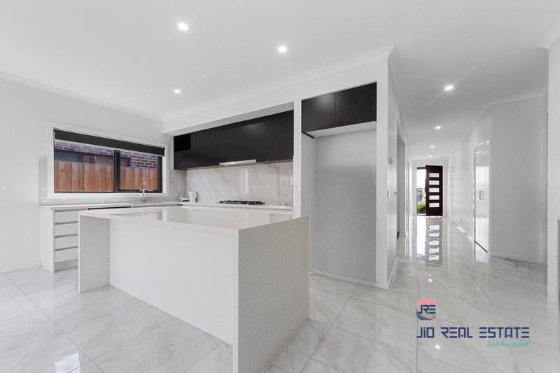 12 Jiren Street, Thornhill Park VIC