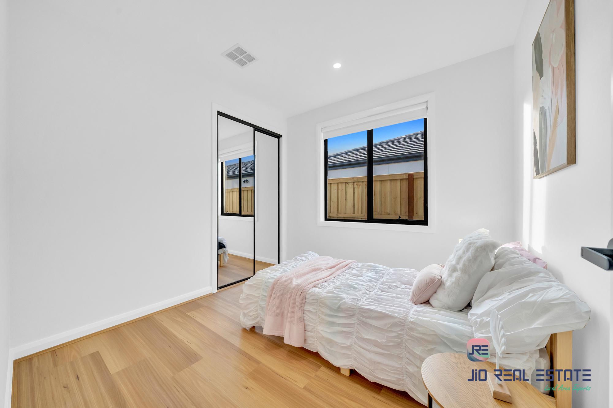 13 Smethurst Road, Tarneit VIC