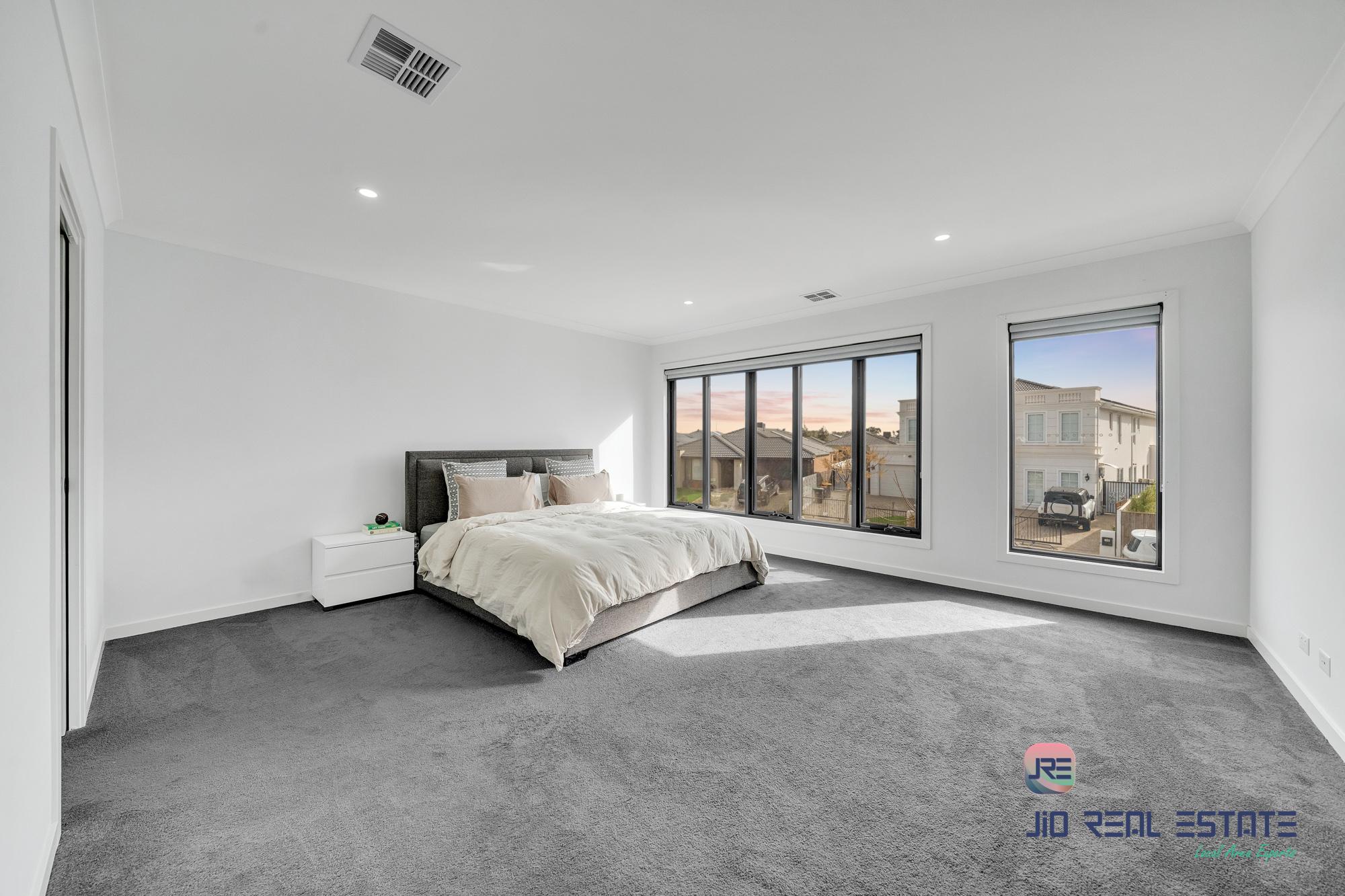 11 Devonshire Road, Thornhill Park VIC