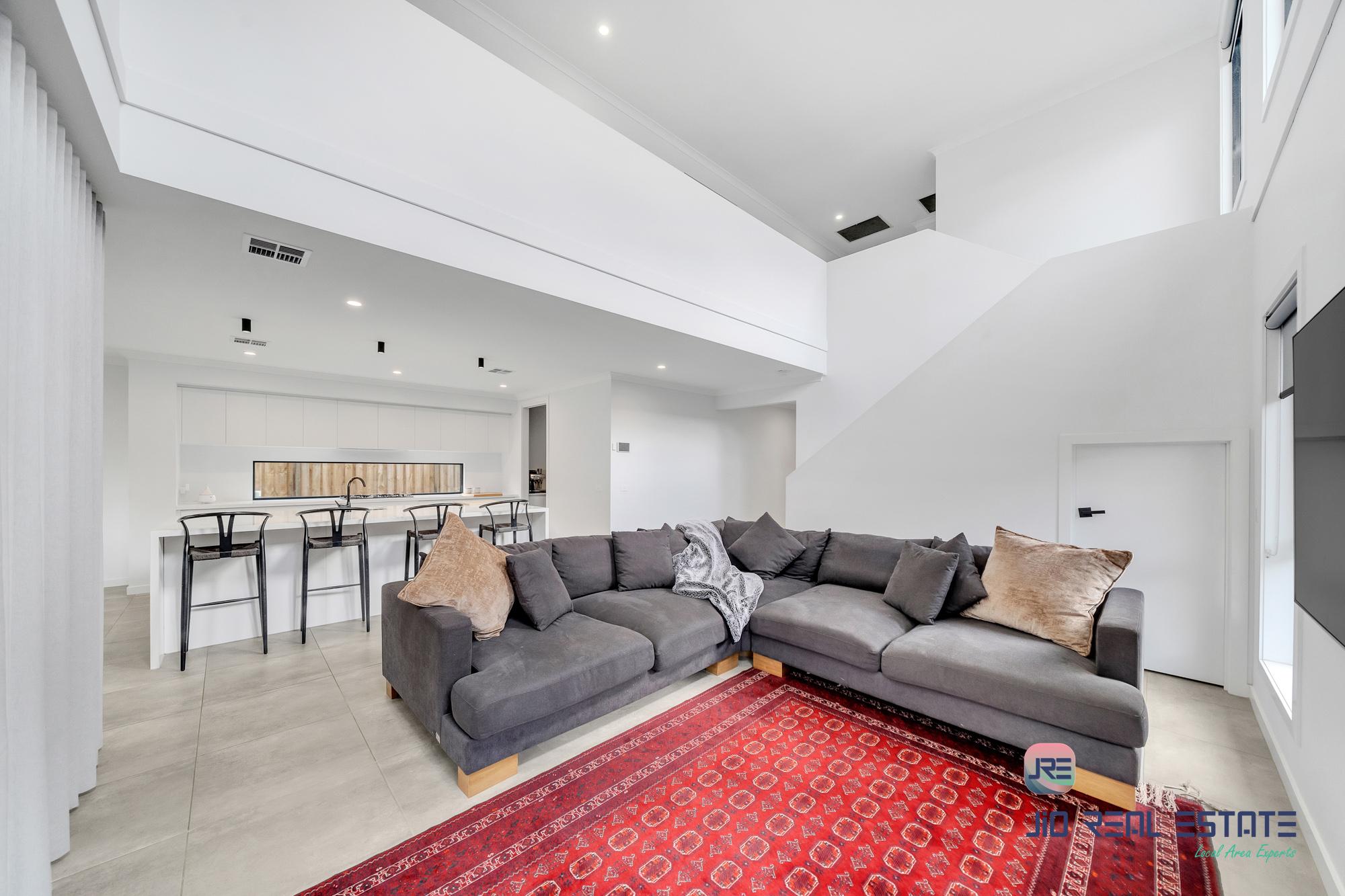 11 Devonshire Road, Thornhill Park VIC