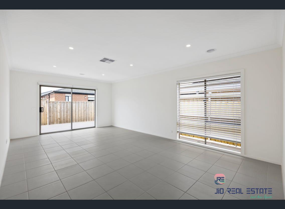 86 Plymouth Drive, Rockbank VIC
