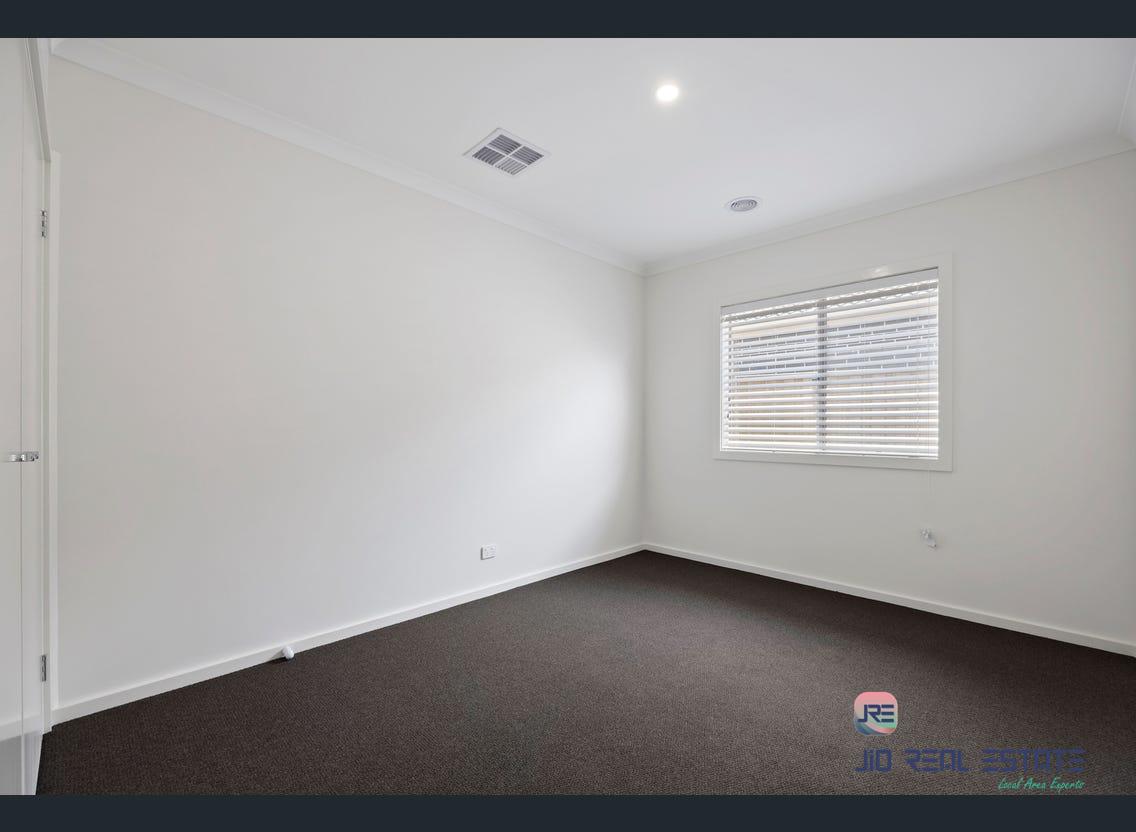 86 Plymouth Drive, Rockbank VIC