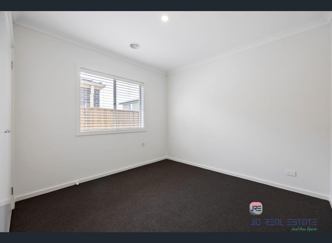 86 Plymouth Drive, Rockbank VIC