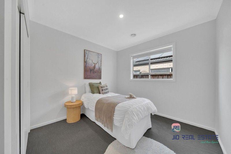 39 Wiltshire Boulevard, Thornhill Park VIC