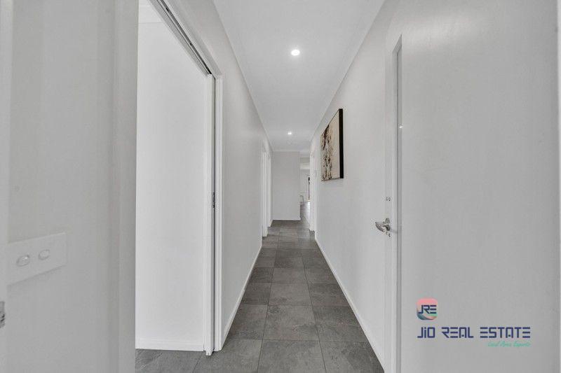 39 Wiltshire Boulevard, Thornhill Park VIC