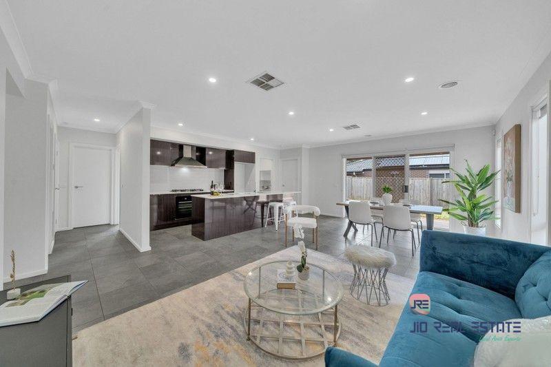 39 Wiltshire Boulevard, Thornhill Park VIC