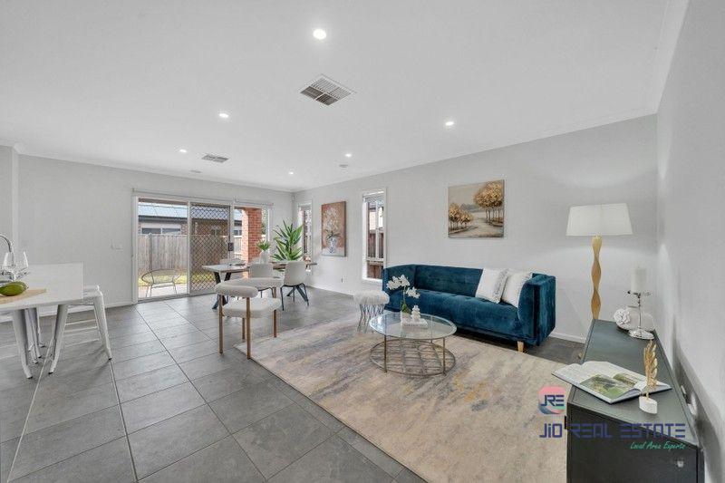 39 Wiltshire Boulevard, Thornhill Park VIC