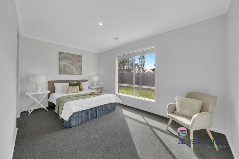 39 Wiltshire Boulevard, Thornhill Park VIC