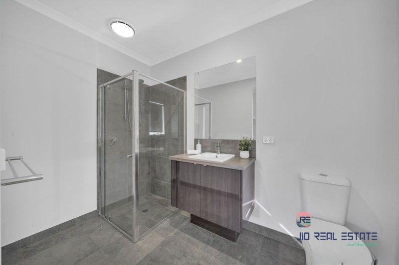 39 Wiltshire Boulevard, Thornhill Park VIC