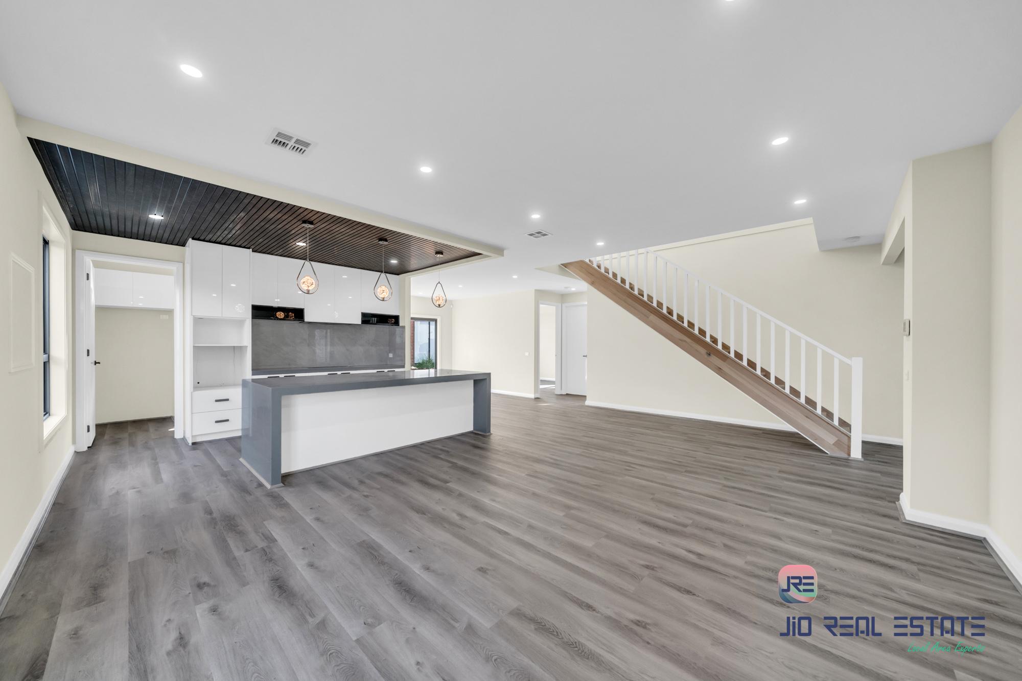 30 Uplands Crescent, Melton South VIC