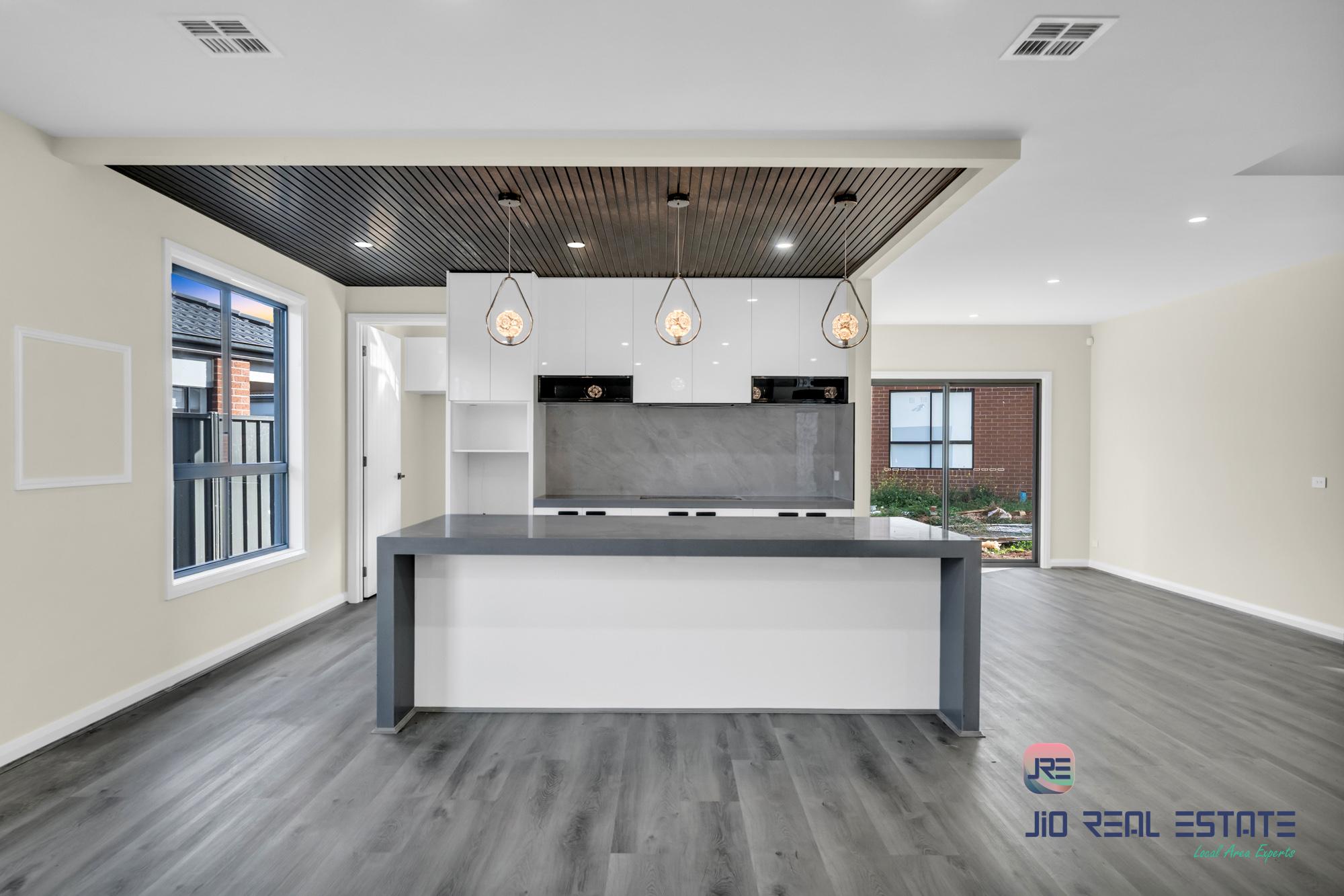 30 Uplands Crescent, Melton South VIC