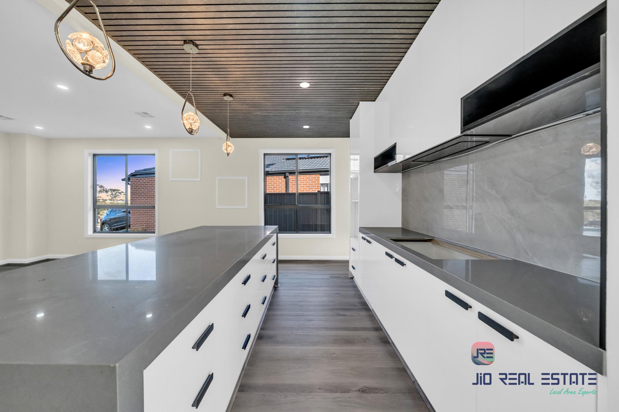 30 Uplands Crescent, Melton South VIC