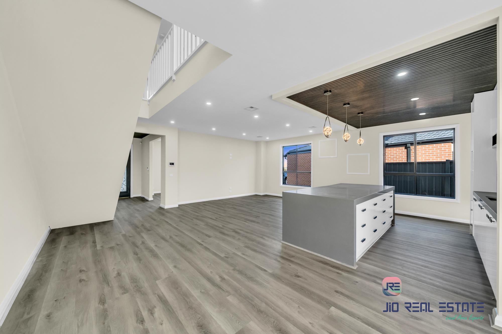 30 Uplands Crescent, Melton South VIC