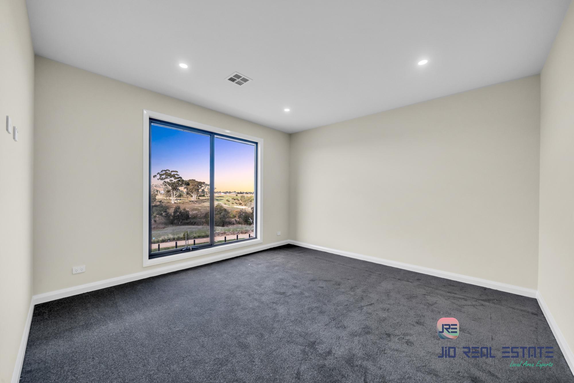 30 Uplands Crescent, Melton South VIC