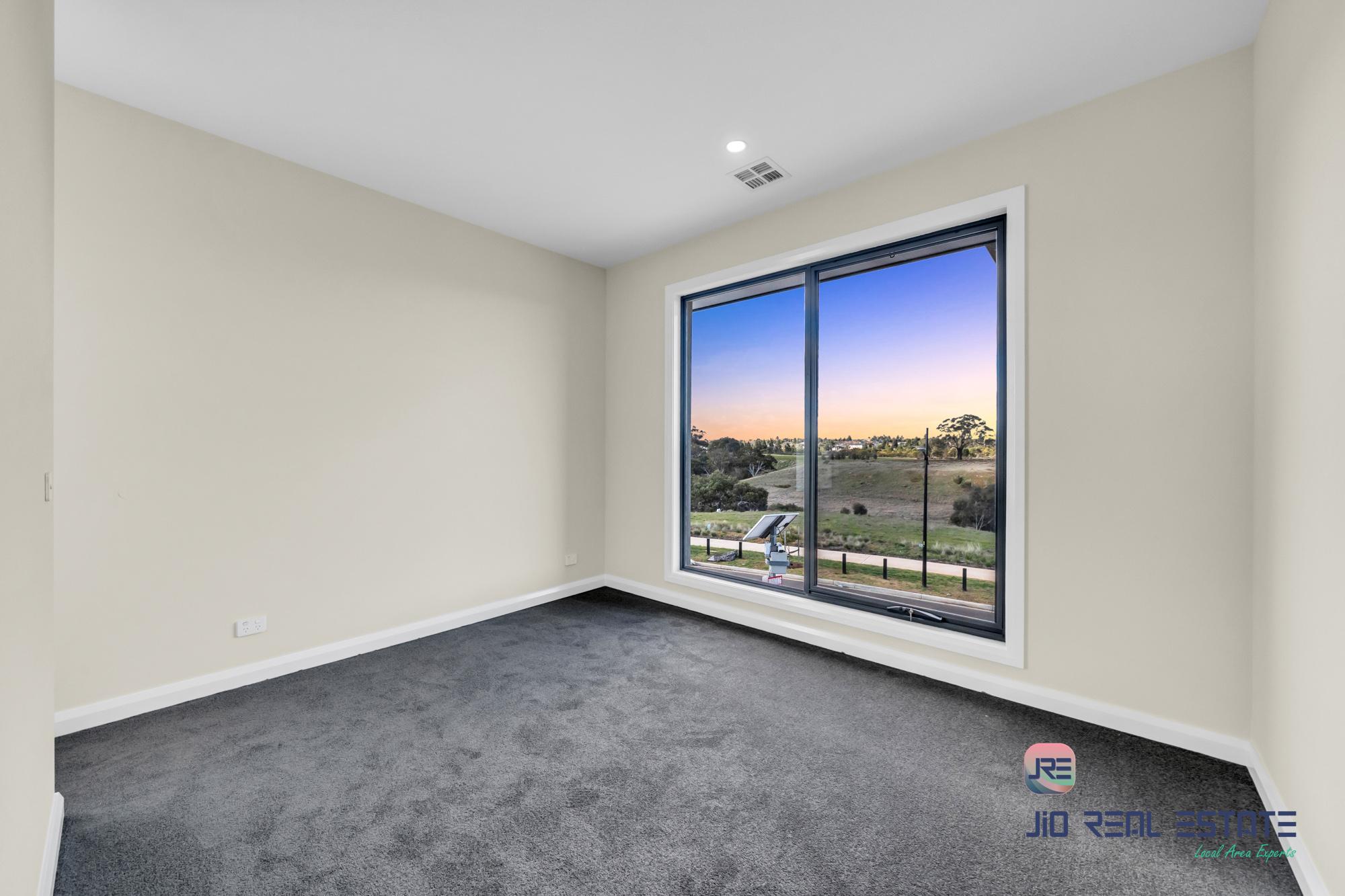 30 Uplands Crescent, Melton South VIC