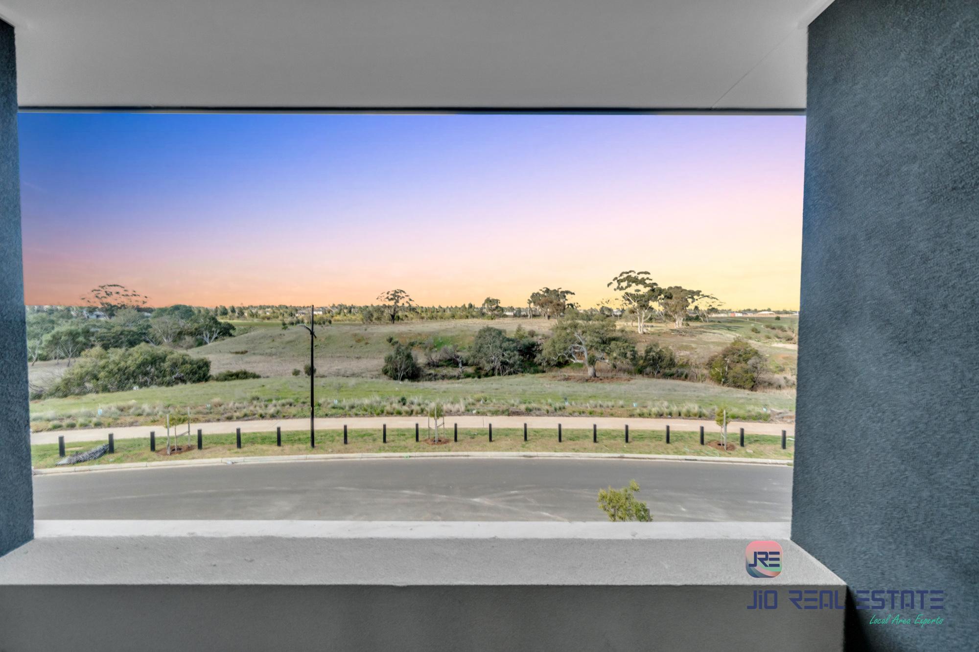 30 Uplands Crescent, Melton South VIC