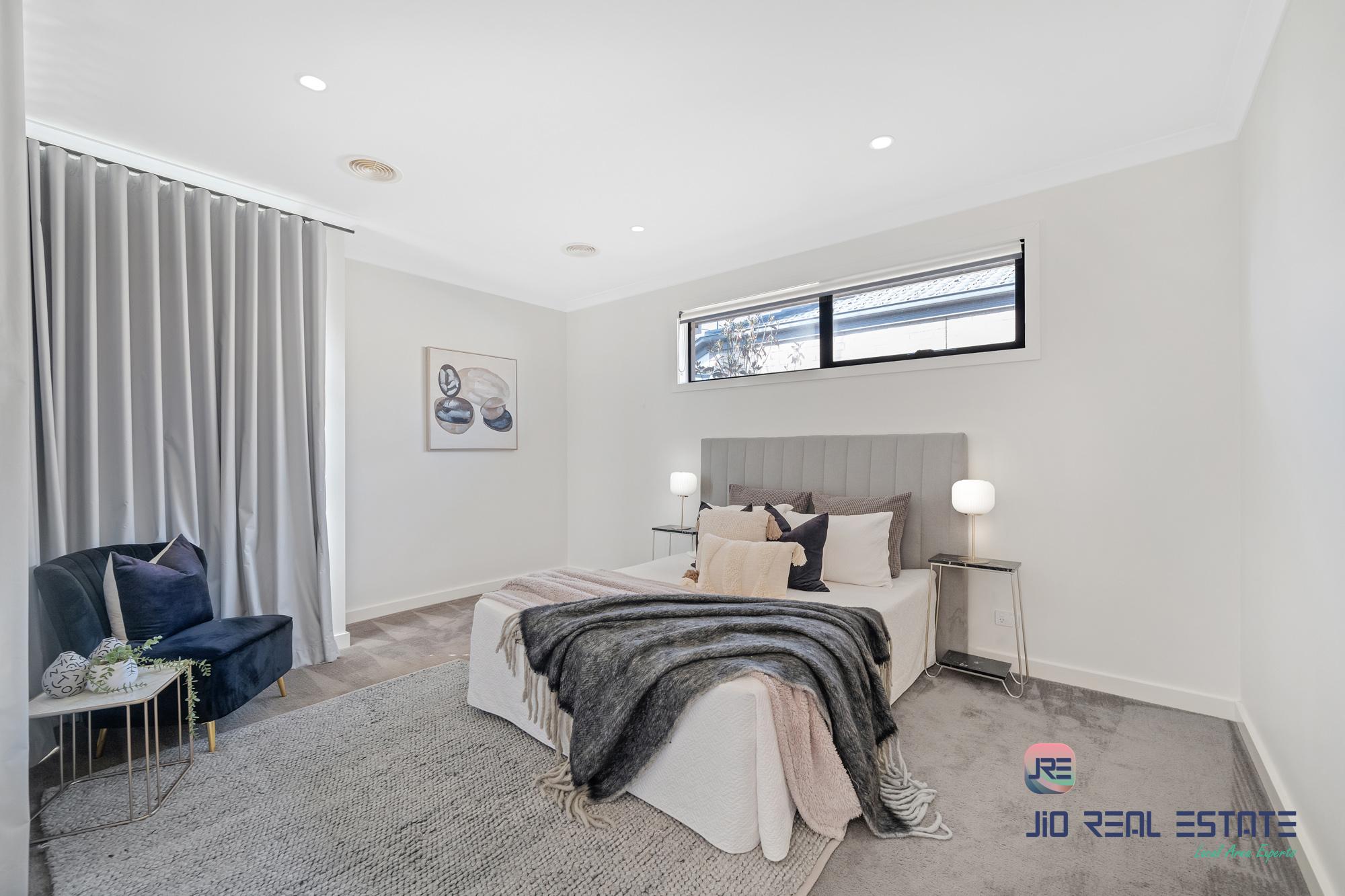 16 Wiltshire Boulevard, Thornhill Park VIC