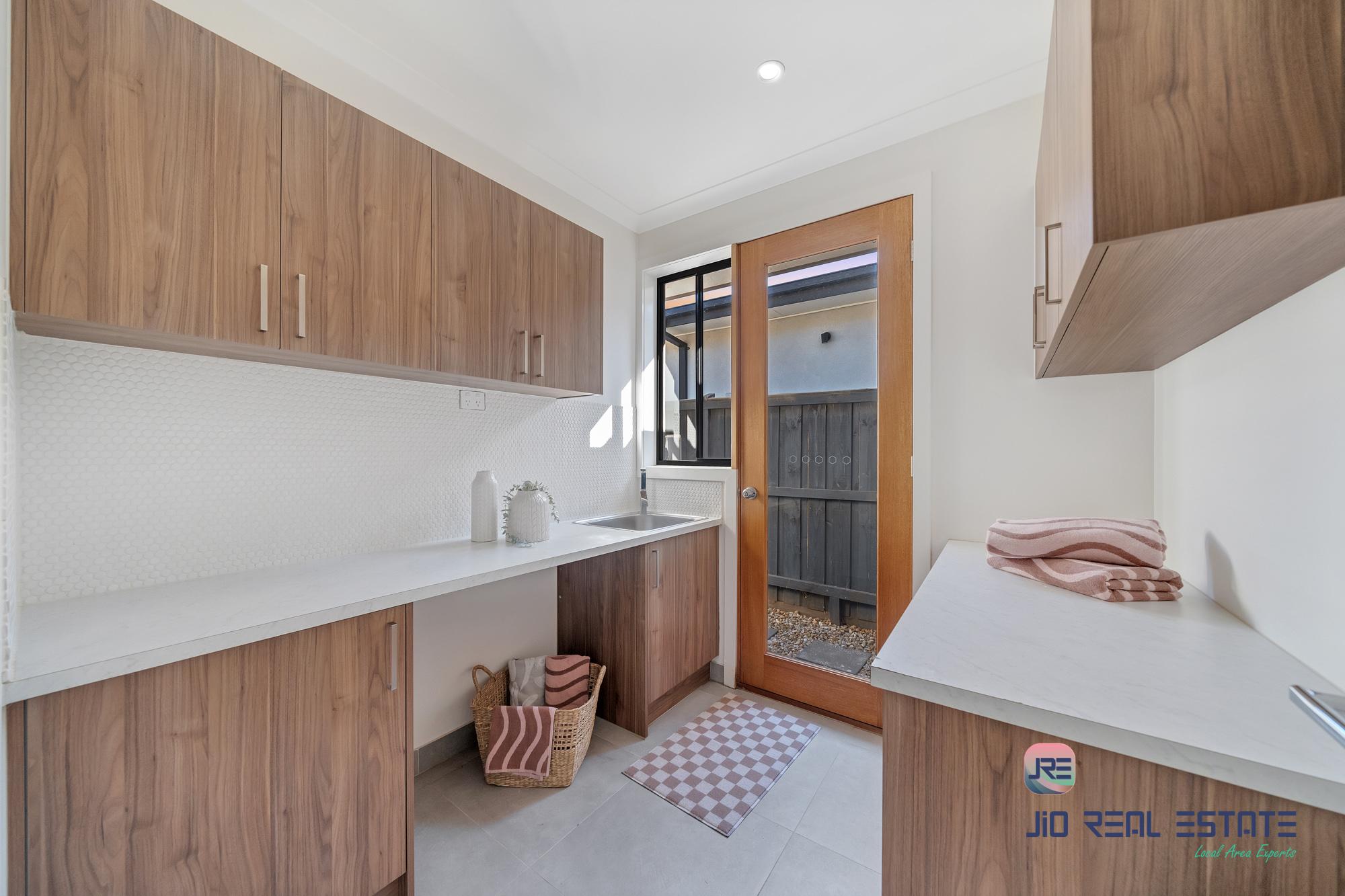 16 Wiltshire Boulevard, Thornhill Park VIC