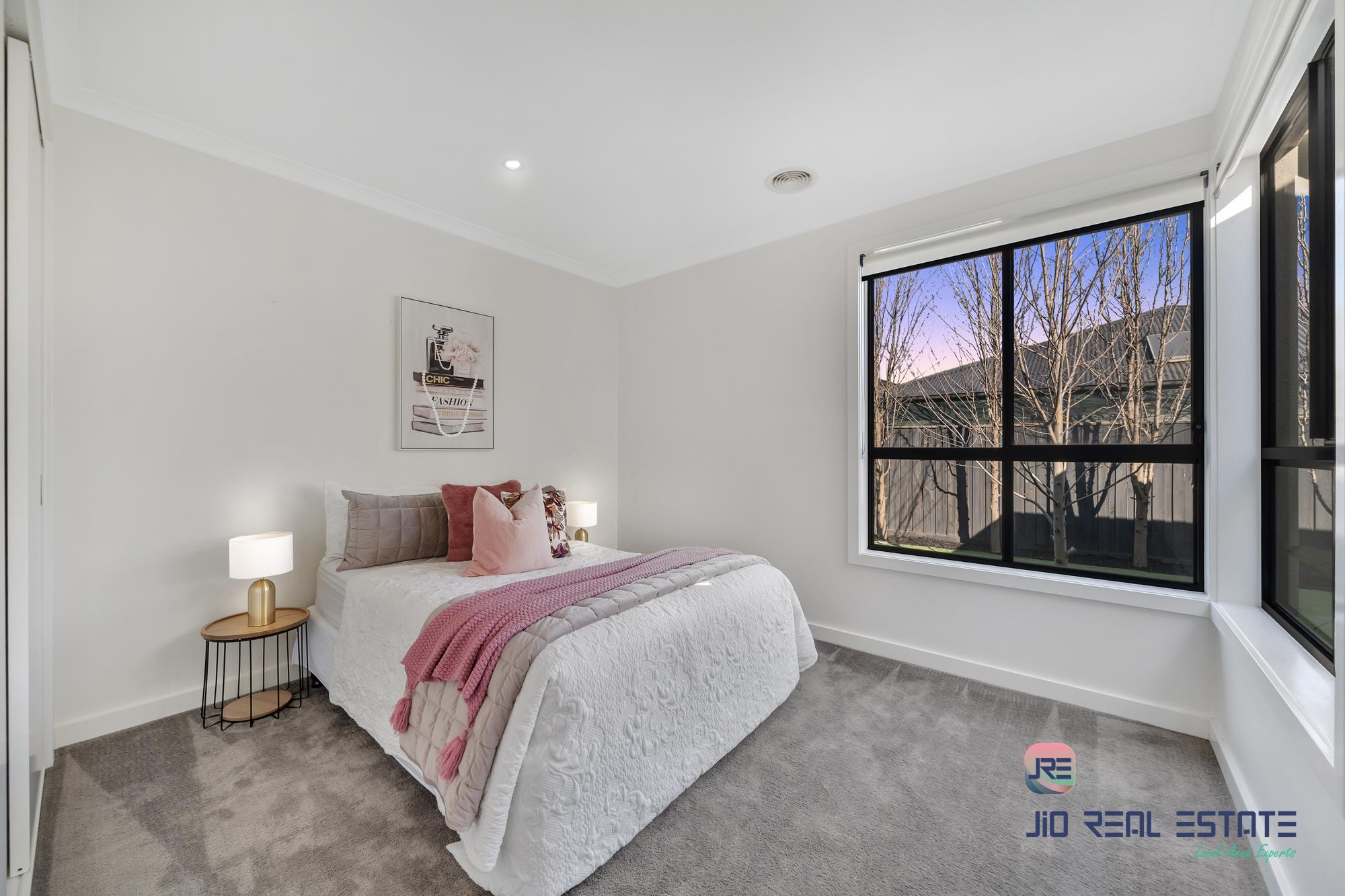 16 Wiltshire Boulevard, Thornhill Park VIC