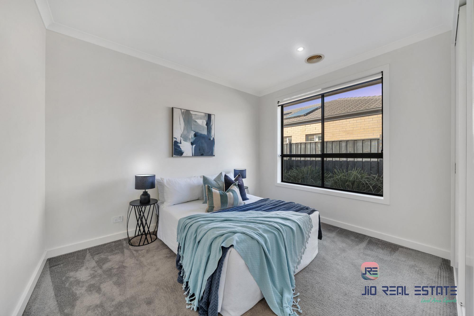 16 Wiltshire Boulevard, Thornhill Park VIC