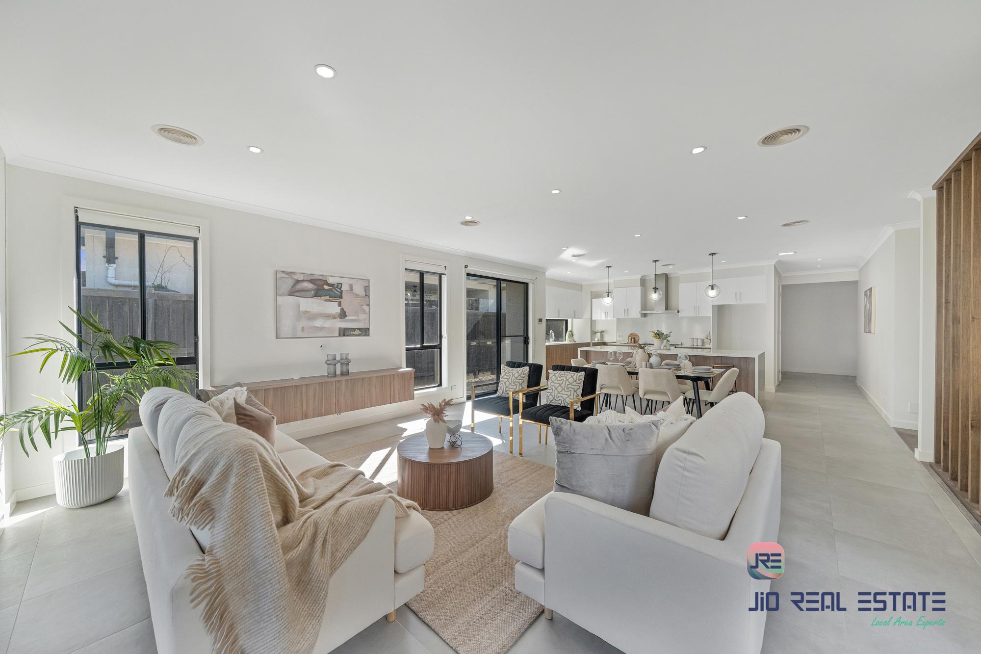 16 Wiltshire Boulevard, Thornhill Park VIC