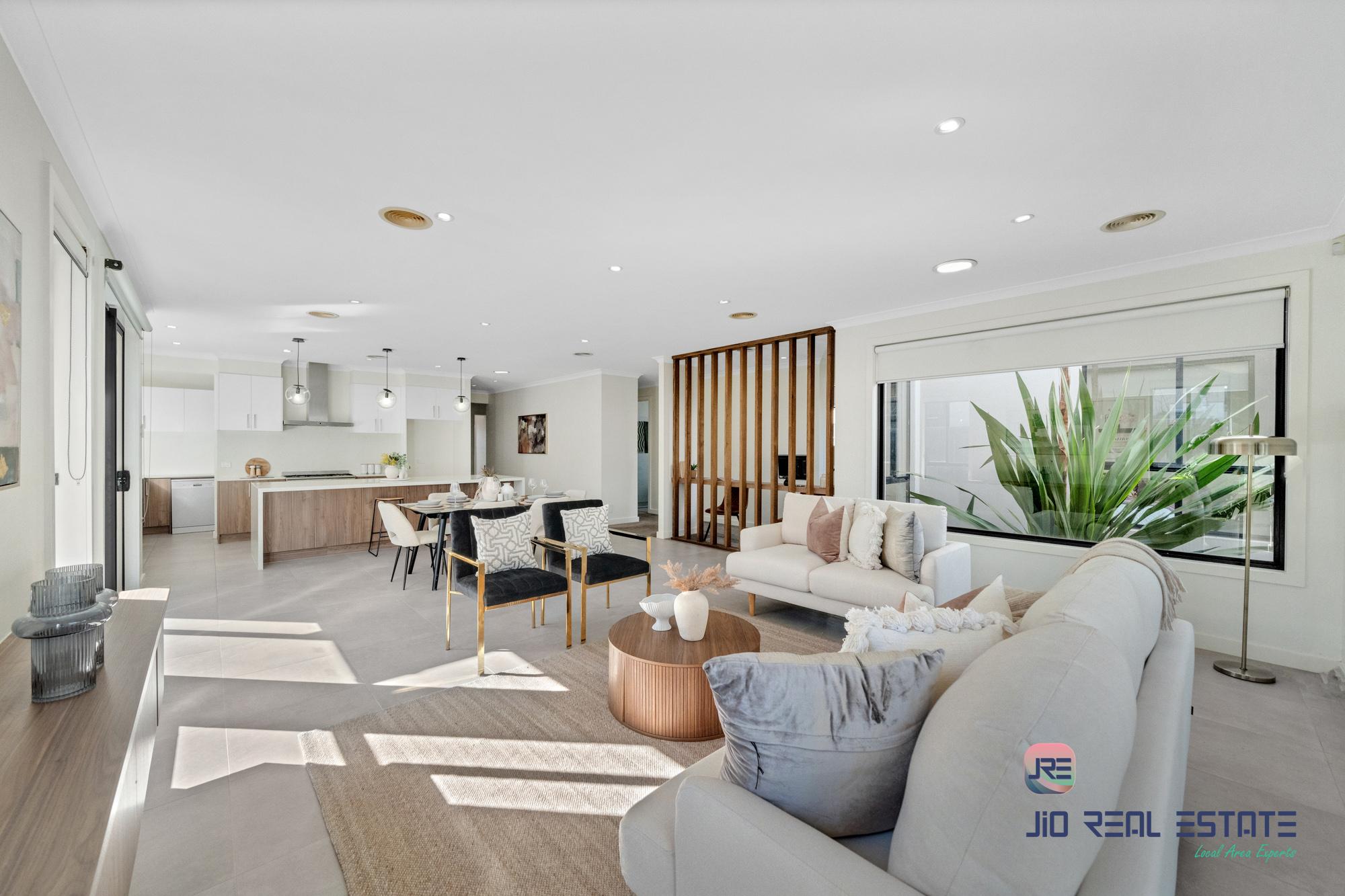16 Wiltshire Boulevard, Thornhill Park VIC