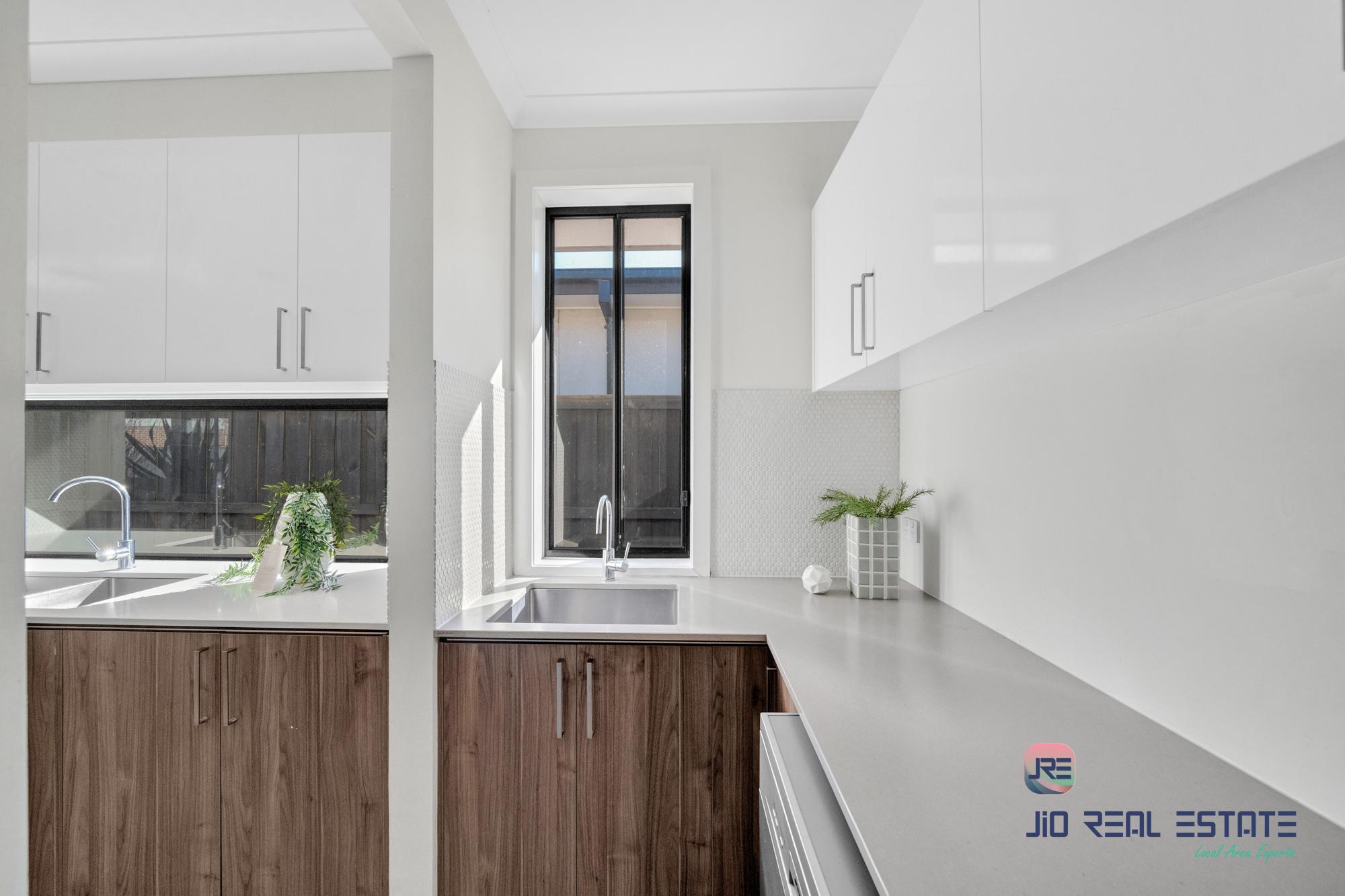 16 Wiltshire Boulevard, Thornhill Park VIC