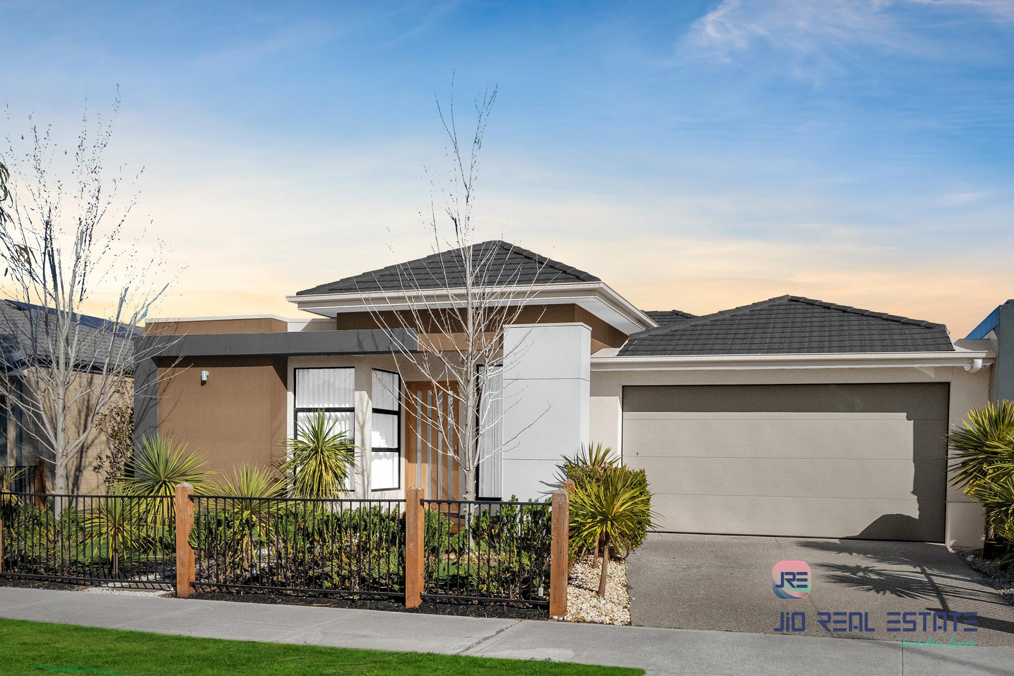 16 Wiltshire Boulevard, Thornhill Park VIC