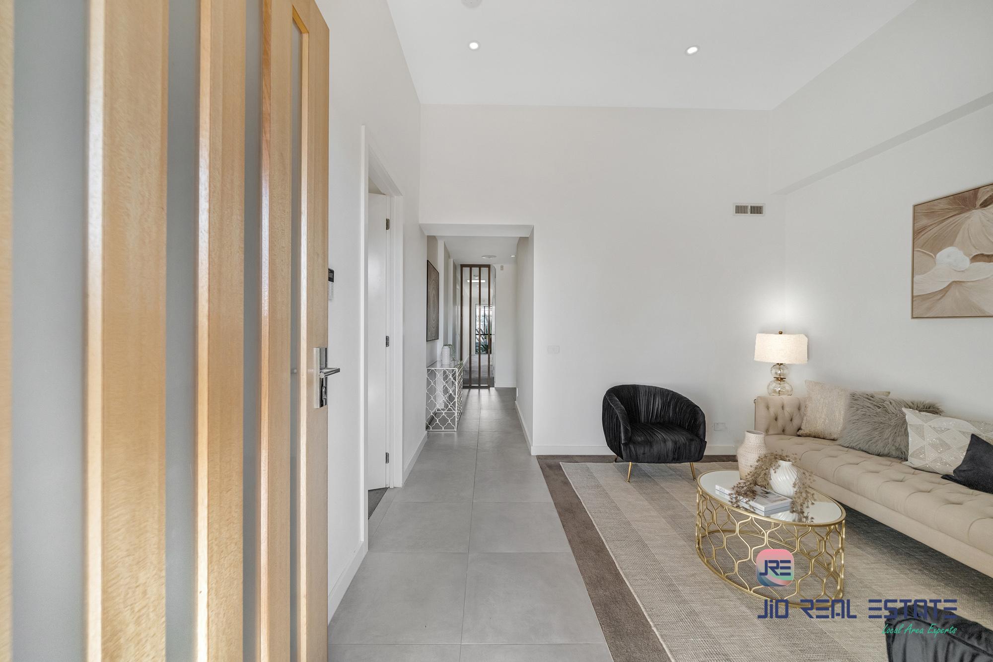 16 Wiltshire Boulevard, Thornhill Park VIC
