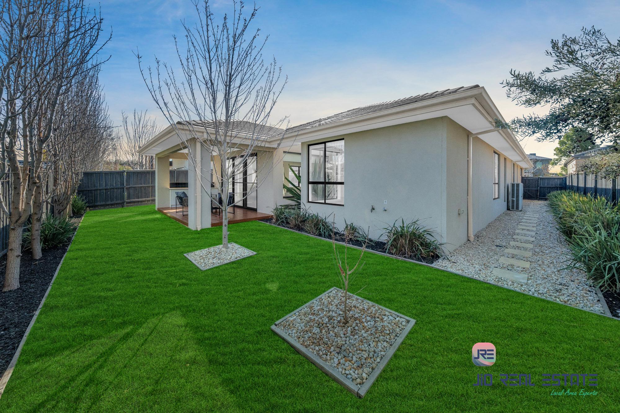 16 Wiltshire Boulevard, Thornhill Park VIC