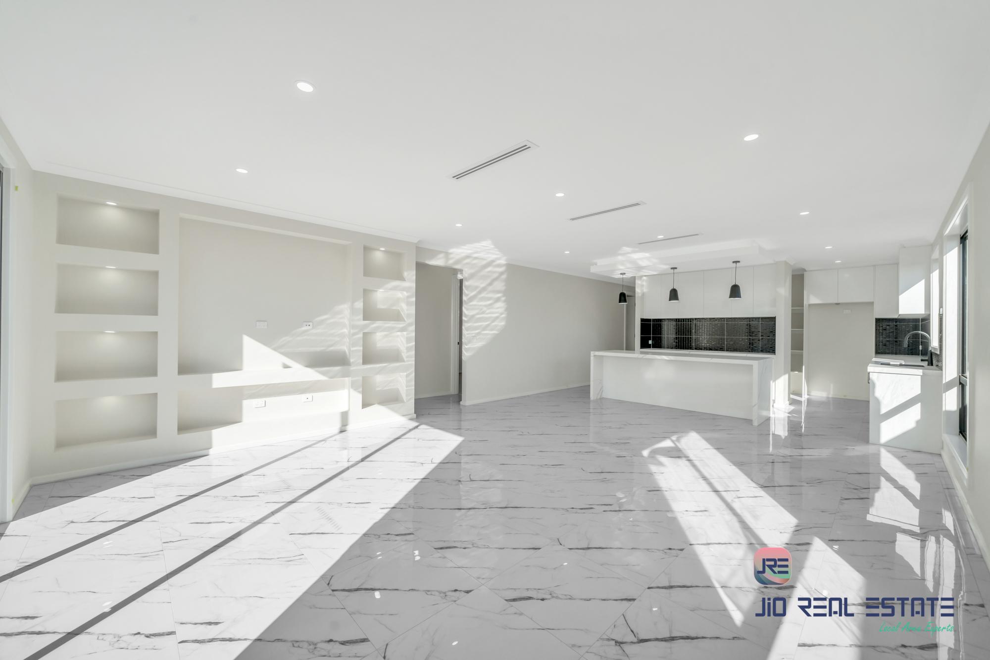 18 Dibiase Grove, Thornhill Park VIC