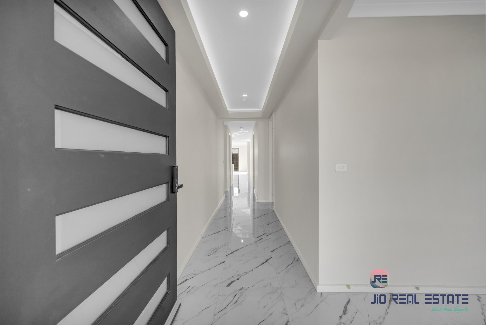 18 Dibiase Grove, Thornhill Park VIC