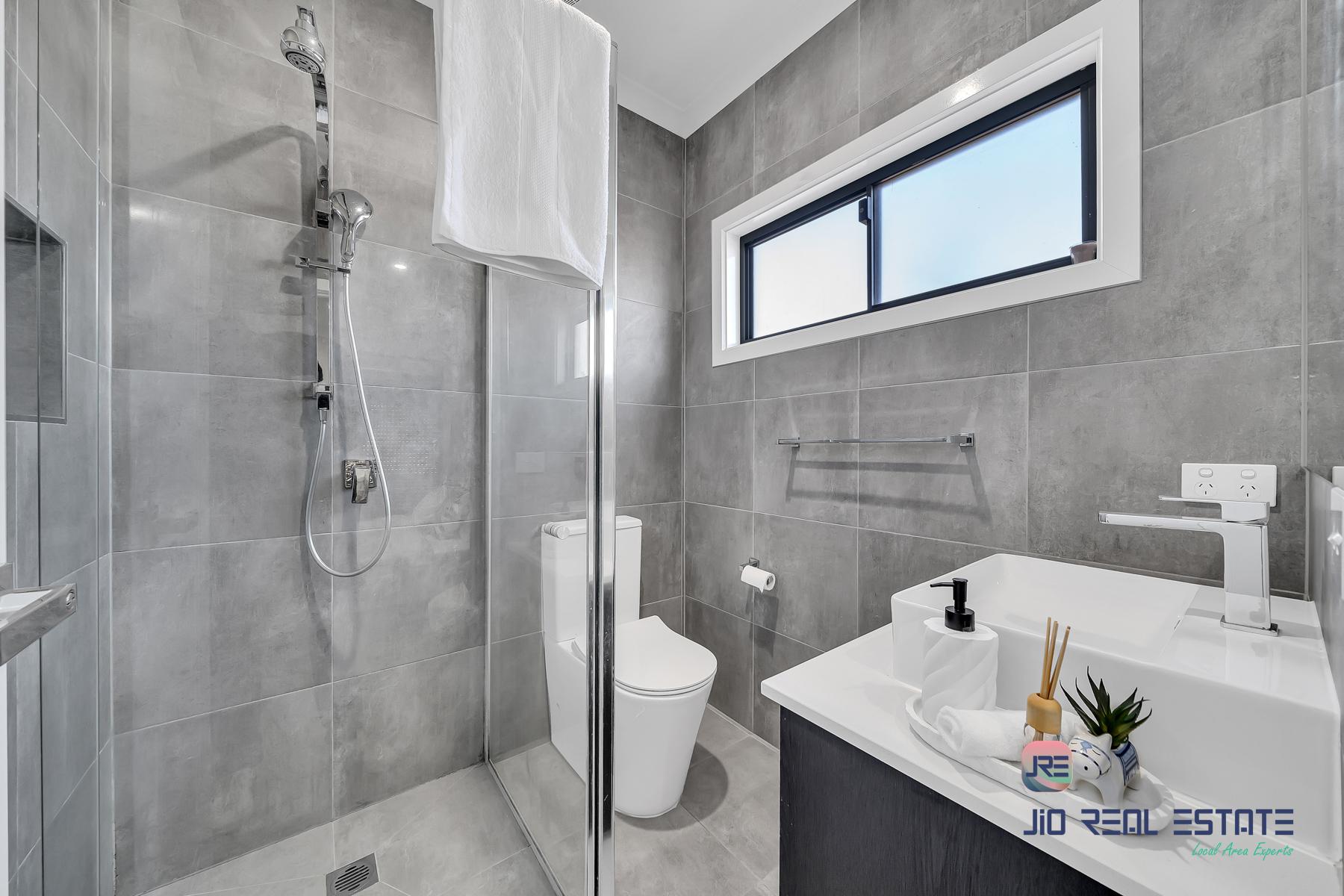 12 Nagar Street, Thornhill Park VIC