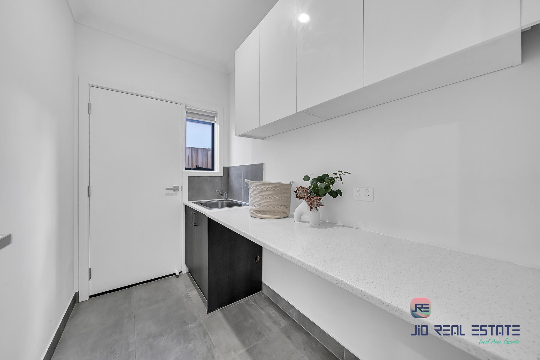 12 Nagar Street, Thornhill Park VIC