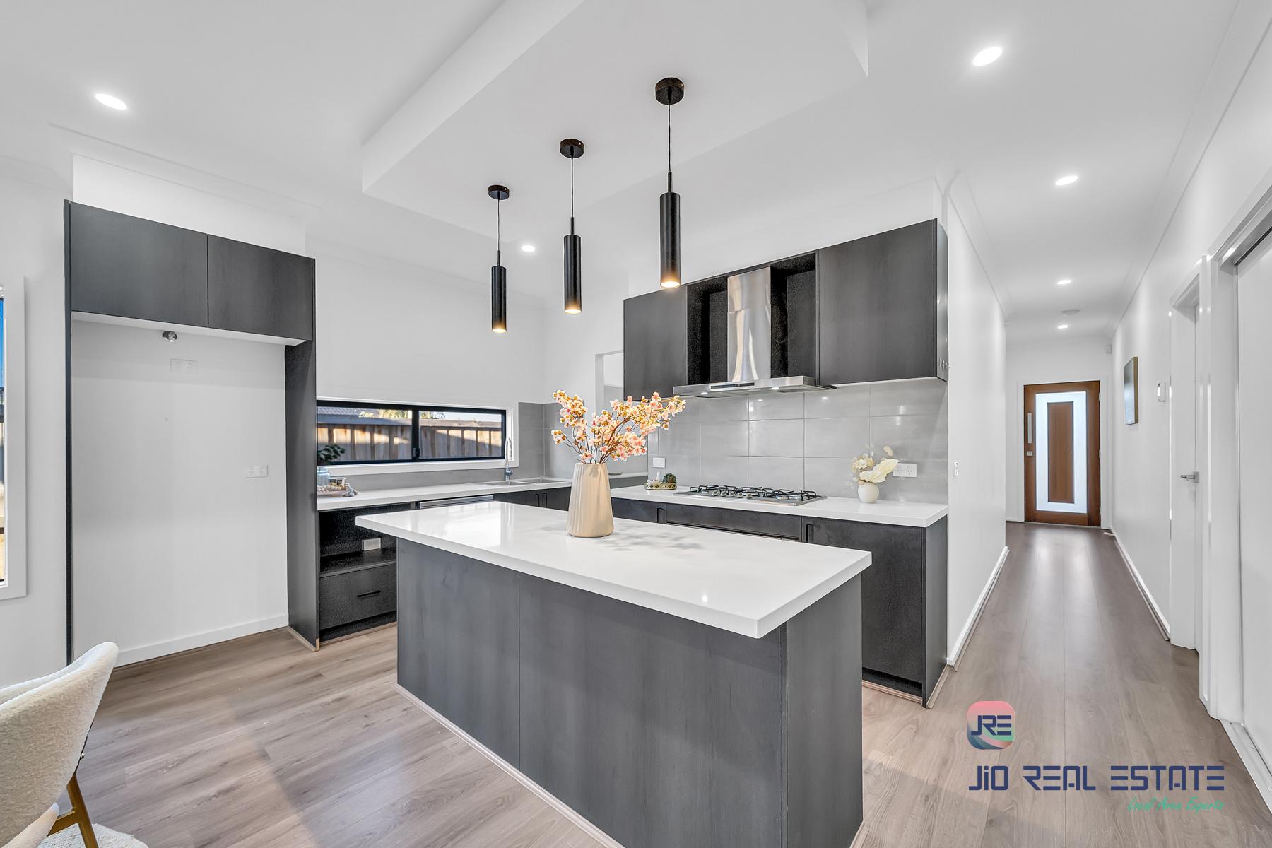 12 Nagar Street, Thornhill Park VIC