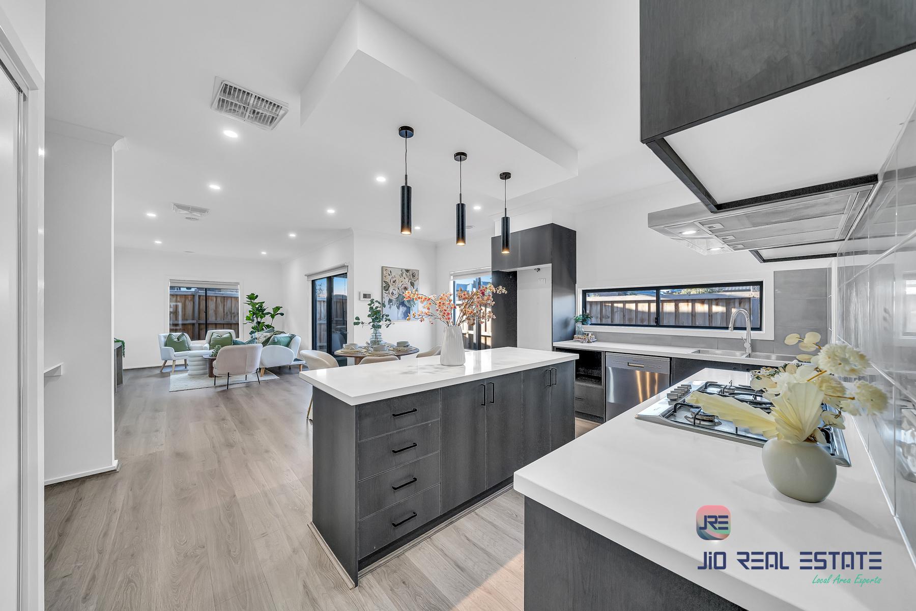 12 Nagar Street, Thornhill Park VIC