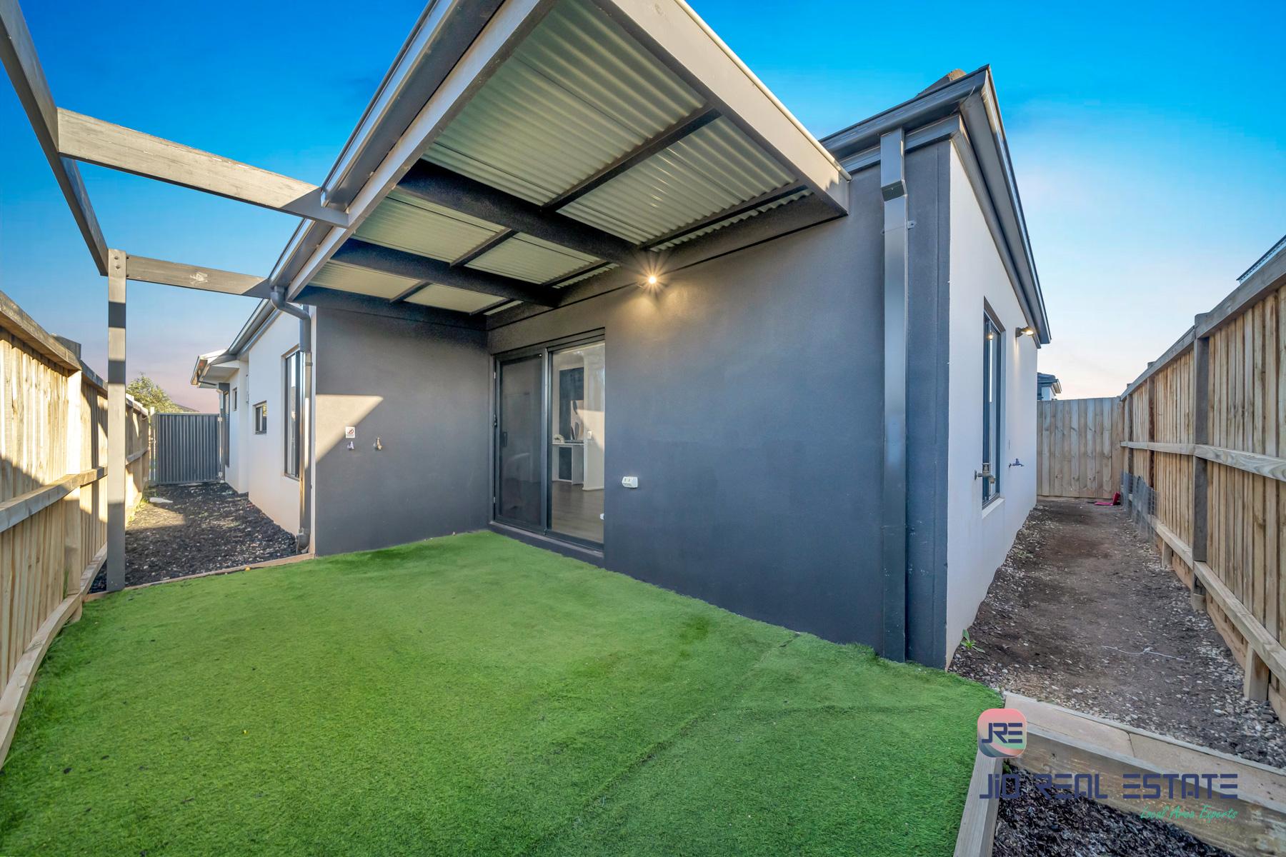 12 Nagar Street, Thornhill Park VIC