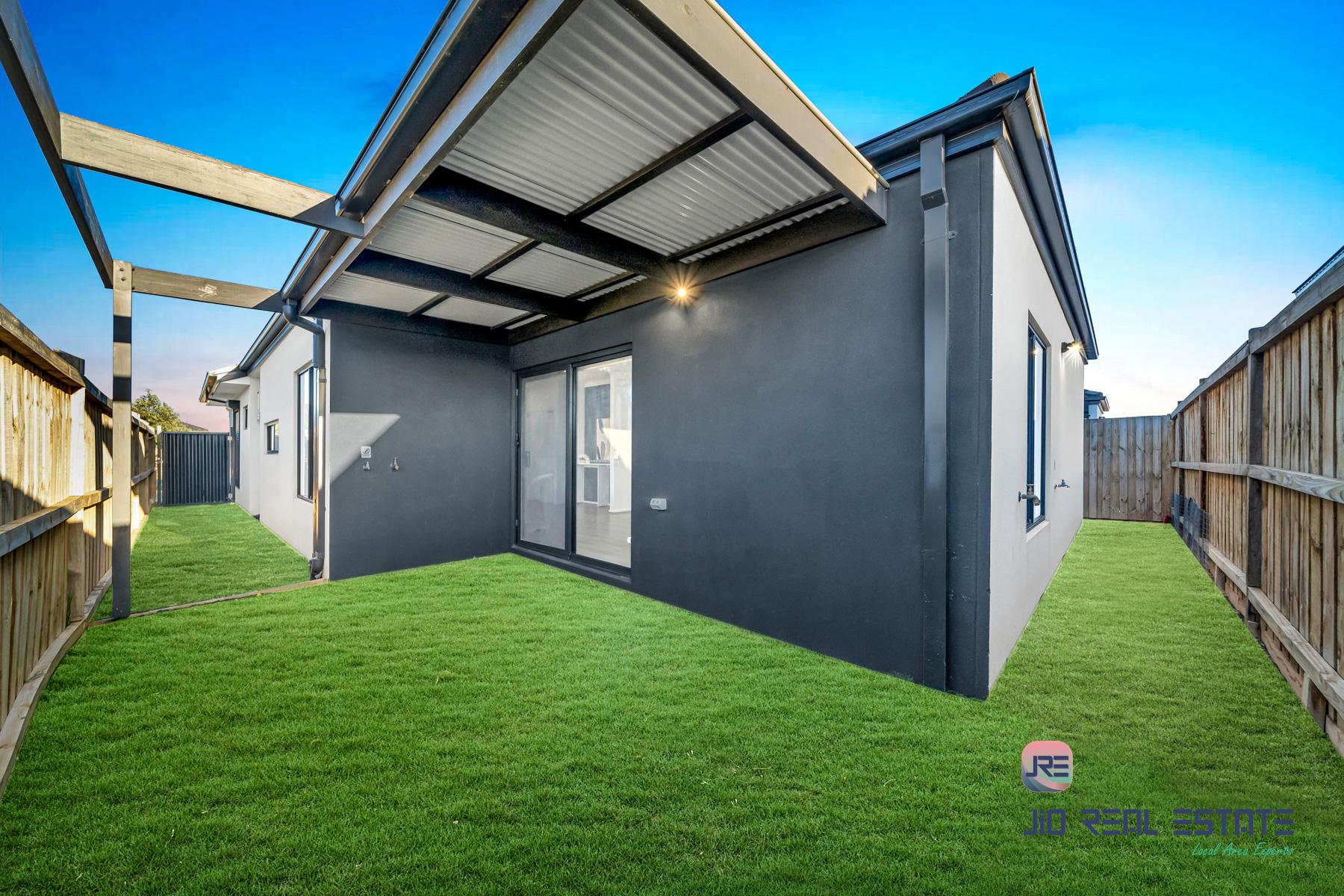 12 Nagar Street, Thornhill Park VIC