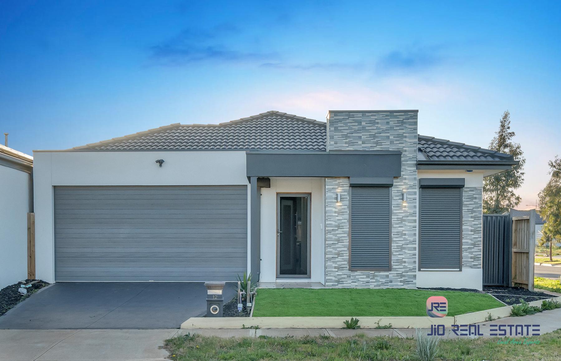 12 Nagar Street, Thornhill Park VIC