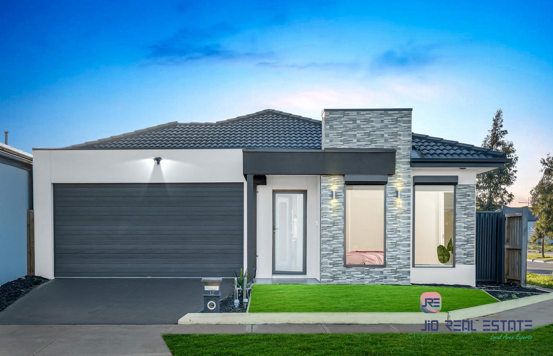 12 Nagar Street, Thornhill Park VIC