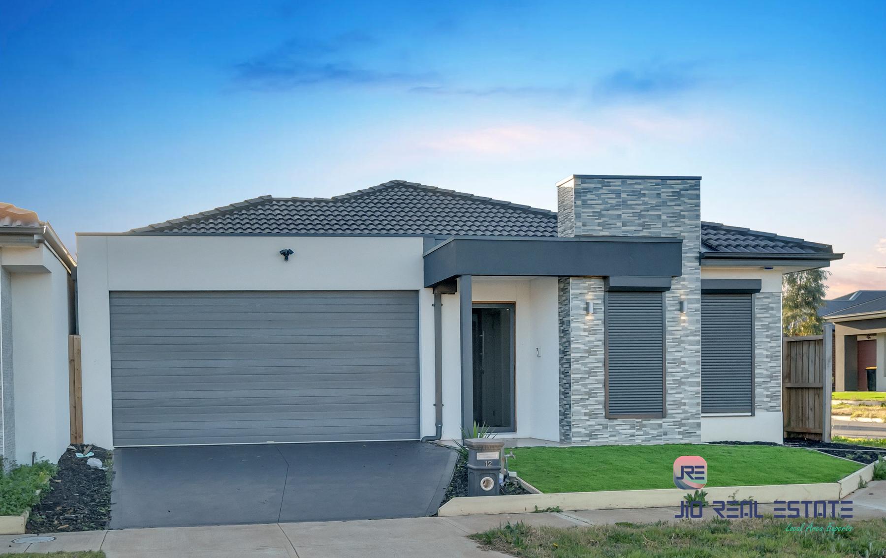 12 Nagar Street, Thornhill Park VIC