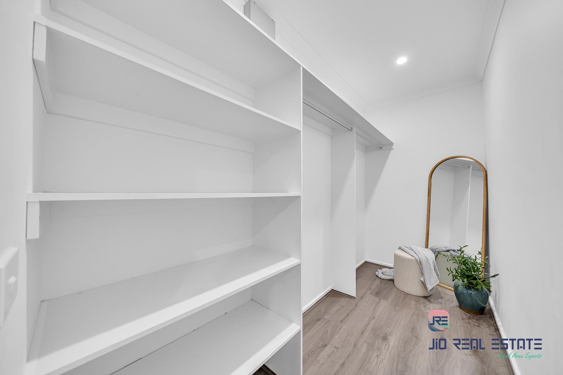 12 Nagar Street, Thornhill Park VIC